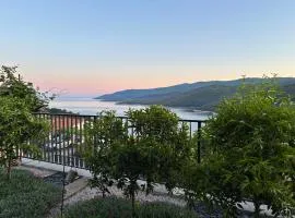 Coccolina, studio apartment with private hot tub, breathtaking views and free parking, bookable all year round, Also take a look at our flat Amor