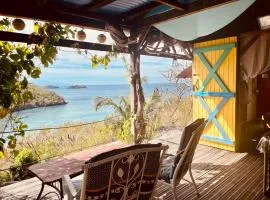 Gîte Ti Kazalo, cabane perchée, vue mer spectaculaire, pieds dans l'eau