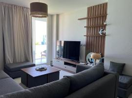 Charming Fouka bay 3bd direct lagoon view Chalet for Families Only or Group of Girls, khách sạn ở Marsa Matruh