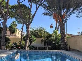 2-Person Studio, Private Splash Pool, 5 Min Beach