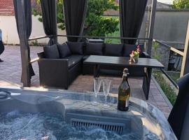 Emily, hotel sa Slime