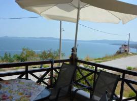 Dream House, hotel in Nea Roda