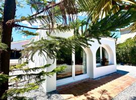 Villa vistas al lago with private pool, chal&eacute; alpino em Vi&ntilde;uela