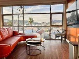 Penthouse 2 Bedroom with Hollywood Sign View!