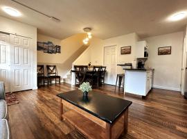 Banff Boundary Lodge Mountain View 2Brms 3xAC Townhouse, ξενοδοχείο στο Κάνμορ