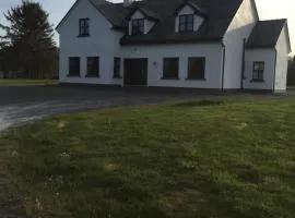 Fabulous 4 Bedroom House, Gateway to Connemara
