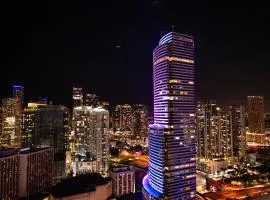 Luxury Loft W Skyline View, Rooftop Pool, Brickell Downtown