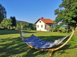 Apartma Hiša na Ravnah with hot tub, отель в городе Pišece