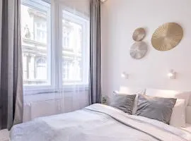 Super Central - NEW - Comfy Studio