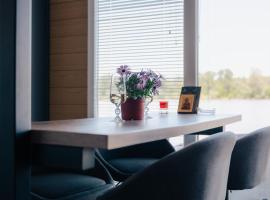 Splav na Savi - House on the river, hotel in Ostrvo Sprud