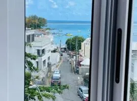 Stunning beachfront apartment with seaview, 25 metres from beach