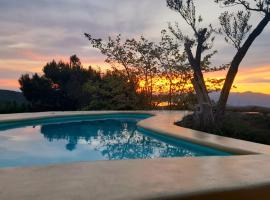 Kalliberry Cycladic Stone House Elissavet with private pool, nice view and fantastic sunsets, hotel a Gavrion