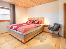 Luxus Chalet im Allg&auml;u - Zirbenholz Schlafzimmer - Terrasse mit Bergblick - Infrarotkabine, chalet de monta&ntilde;a en Blaichach