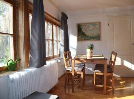 Ferienwohnung THAYSIA mit 4 Zimmern und Terrasse und Garten, hotel v destinaci Starnberg