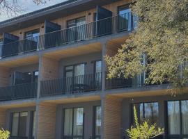 Albatross 949 by the Sea, hotel de playa en Ķesterciems