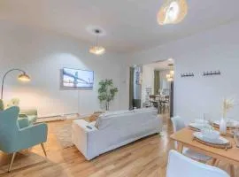 City Escape with 2 Baths, 10 beds and We Pay Half Parking for 2 cars, NYC in 15 min