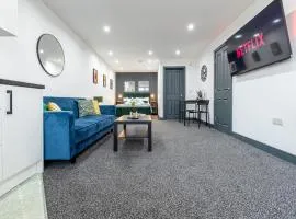 RNM - Business Contractor & Proffesionals, Private Access & Entire Place, Kitchen & Washroom with amenities, Smart Tv, Easy Access, Fast WiFi, Parking Nearby, Great transport links