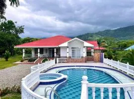 Villa Gladys con Piscina Privada y Vista Natural