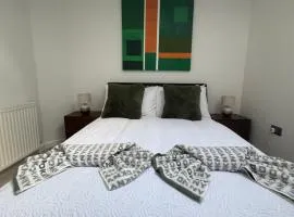 Stylish 1-Bed Central