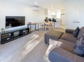 Modern 2 Bed City-Fringe - Carpark and Courtyard
