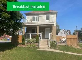 Peaceful Residence on Palmer Ave - Close to the Falls & Complimentary Breakfast Delivered Daily to the Rental