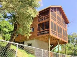 Located In A Quiet Corner Of West End Village Hub Of Roatans Tourism Center,