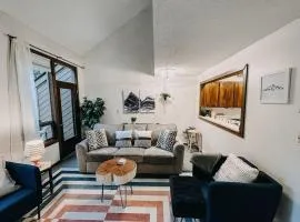Snowater Condo 73 - Views - Wi-Fi - Sleeps 6