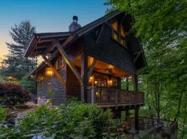 HOT TUB & PET-FRIENDLY Cabin in Cheshire Village