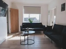 Stylish 3BR Stay by Hampden No 161 with Free Parking