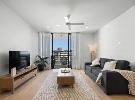 Jefferson Lane Oasis Pool, BBQ & Alley Views