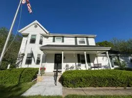 Bluegrass Resort - Nature rich escape, Between the Creation & ARK, Fully equipped kitchen, Pet friendly, Fire pit