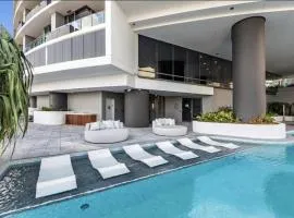 Citybeach at Queens Wharf with spectacular views includes parking