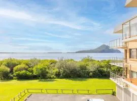 Promenade 9, 8 Intrepid Cl - spectacular water views, air conditioning