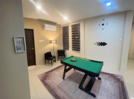 Homestay - Casa Qhatalia - 10 Pax, villa in Kuching