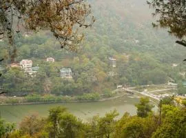 Lakeside Nook 1 BR Lake View Stay w Shared pool