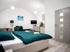 Cozy Main Square Apartment I