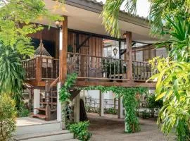 Boutique Beach Cottage - Steps to Beach