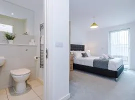 Stylish Two Bedroom City Apartment with Balcony