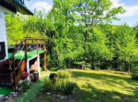 UNDER THE GREEN ROOF, hôtel à Blaževića Dol