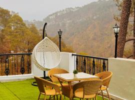 Sitara Ambience Resort Halwani-Kaichi dham Bypass Road, hotel v destinaci Bhowāli
