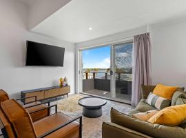 Retro Lake Vista By Coast Hosting, hotel en Budgewoi