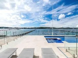 Serene By Coast Hosting