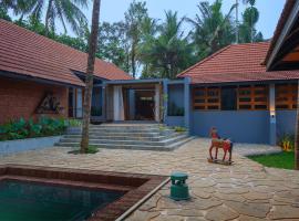 RagMalhar Luxury Pool Villa, Payyanur, отель в городе Peringom