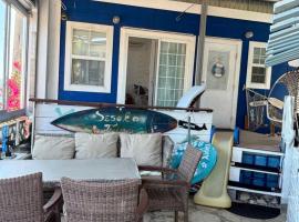 Sesoko Terraceビーチへ徒歩5分眺めのいい家,お一人又はお二人様の場合は母屋のみのご利用になります, hotel in Motobu