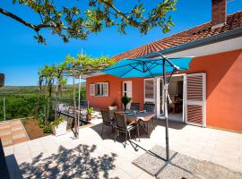 House MM, hotel a Čavoglave