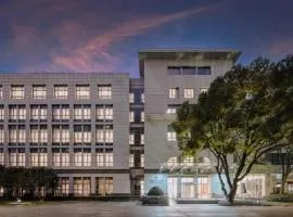 Cypress Garden Hotel