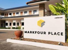 Mark Four Place Hotel, Hotel in Phrae