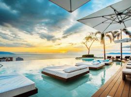 BEST Views of PV-Banderas Bay from Rooftop Infinity Pool, condominio en Puerto Vallarta