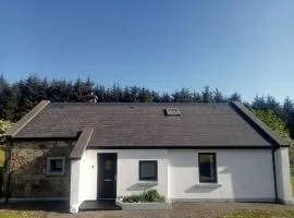 Kearneys Cottage, Dugort, Achill Island, County Mayo - 3 Bedroom Sleeps 6