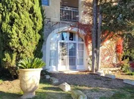 Appartement lumineux à Arles avec piscine partagée